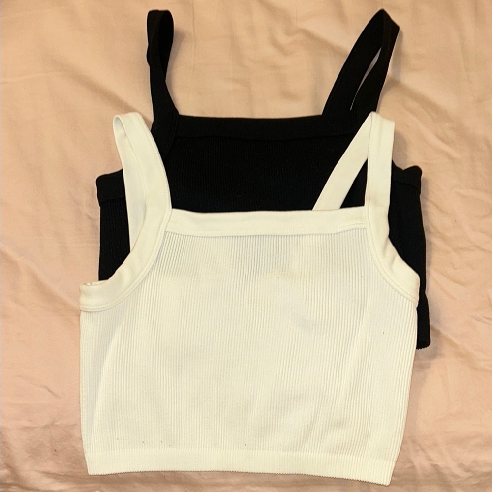 Cotton On Women's Black and White Ribbed Tank Tops
